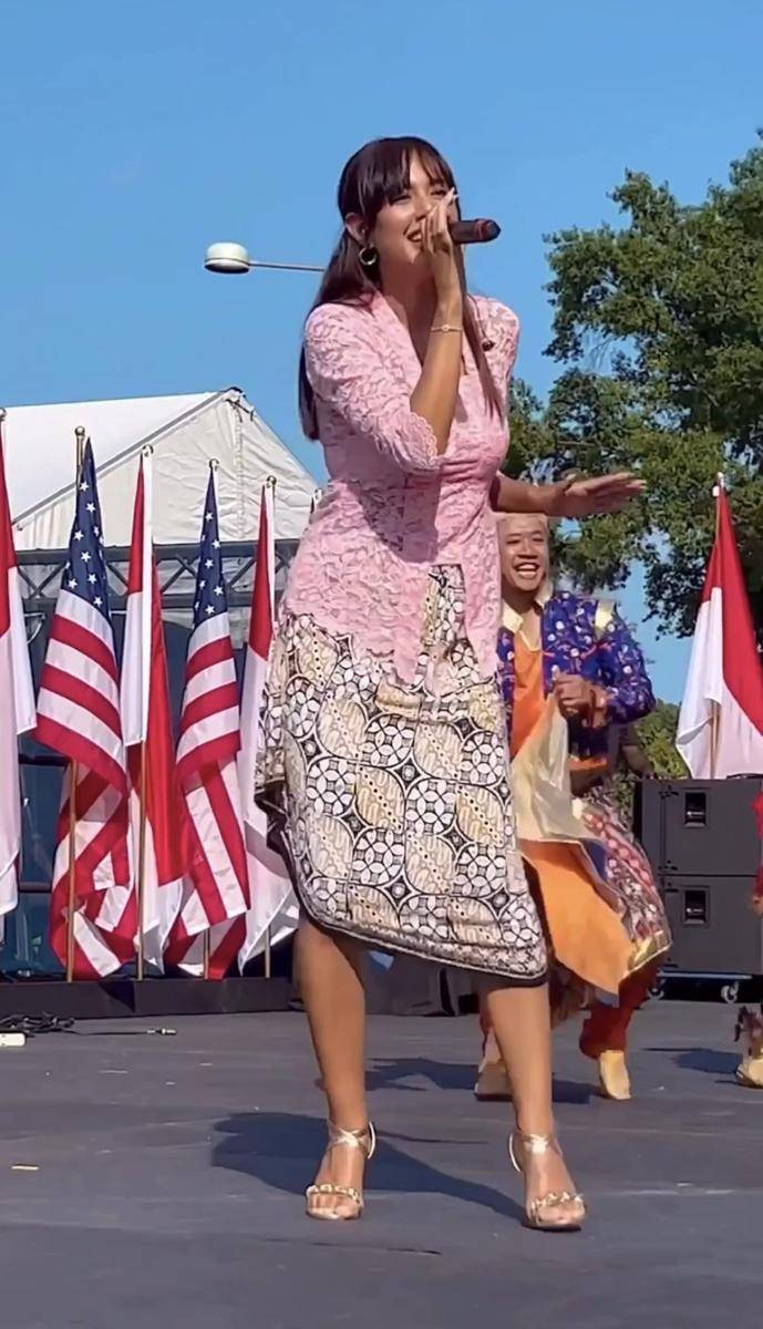 Aurelie Moeremans tampil nyanyi di Amerika Serikat (instagram.com/aurelie)