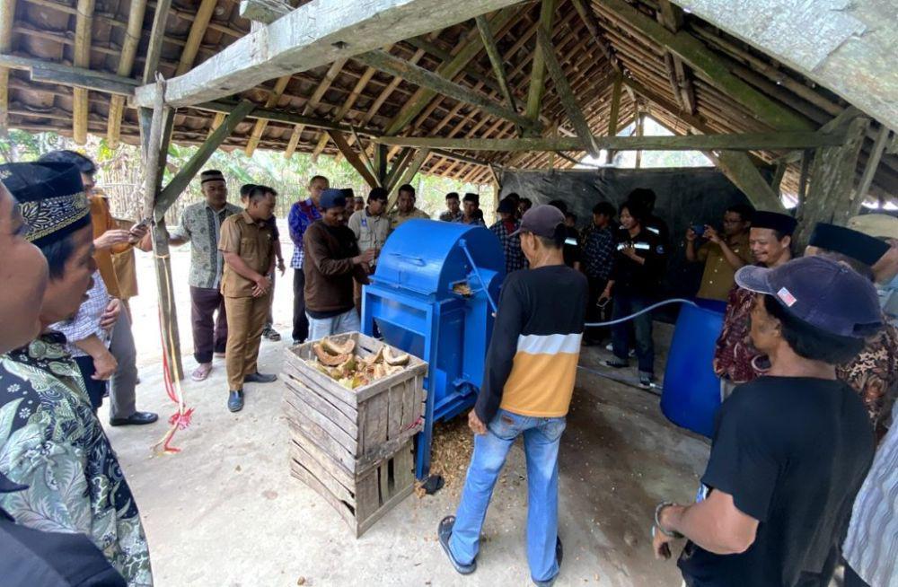 Mahasiswa ITERA Manfaatkan Limbah Kelapa dengan Inovasi Decober