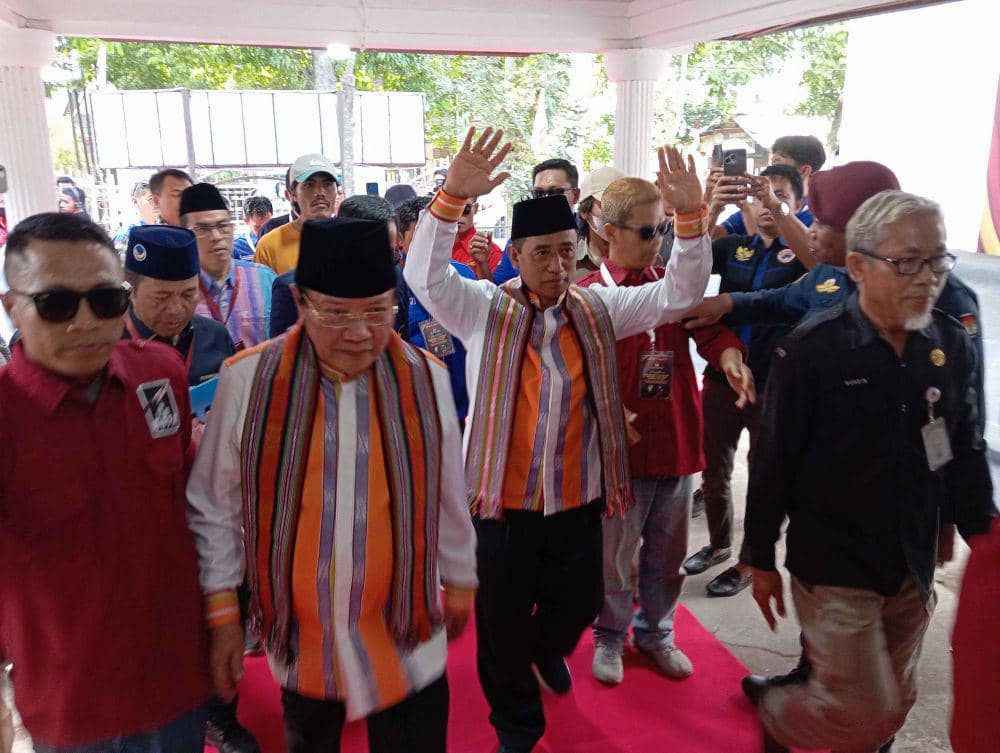 Diantar Ratusan Simpatisan, Rumaksi-Sukisman Daftar ke KPU Lotim
