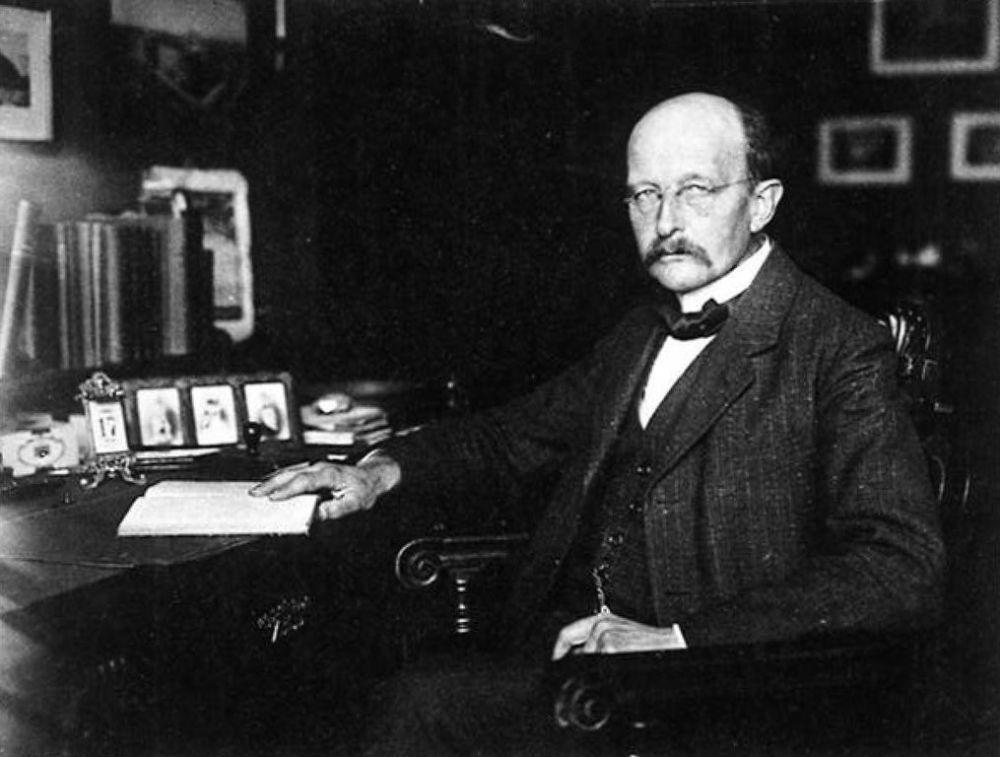 potret Max Planck di ruang kerjanya (commons.wikimedia.org/Unknown Photographer)