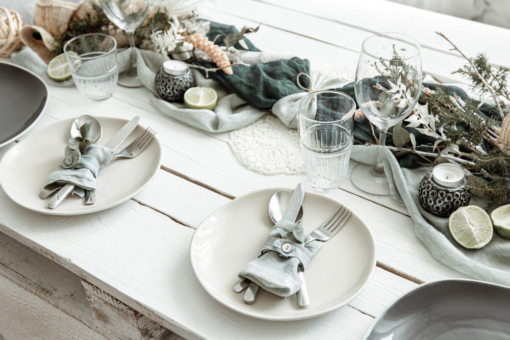 9 Ornamen Dekorasi Unik Table Setting, Gak Harus Bunga!
