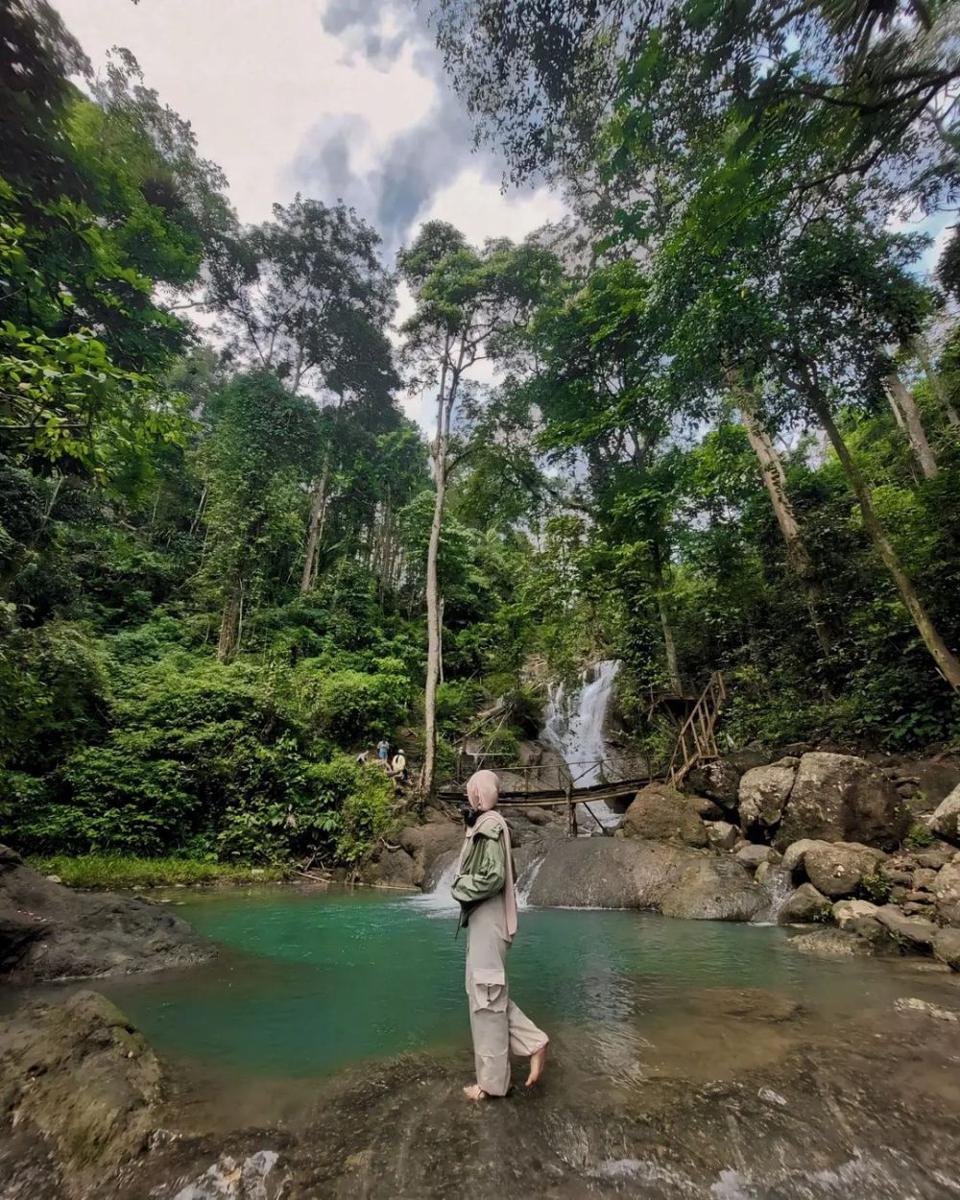 potret Curug Leuwi Malang di kawasan Wisata Curug Bijijilan (instagram.com/fsarah_fauziah21)