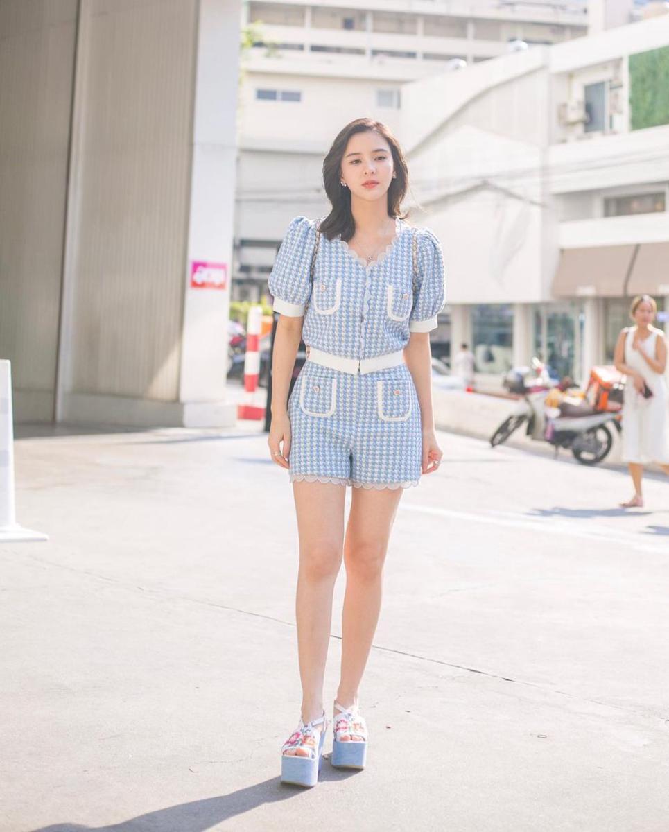outfit Aom Sushar (instagram.com/aom_sushar)