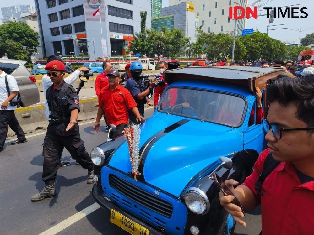 Rano Karno Naik Oplet ke KPU: Biar Pak Gub Gak Ngos-Ngosan