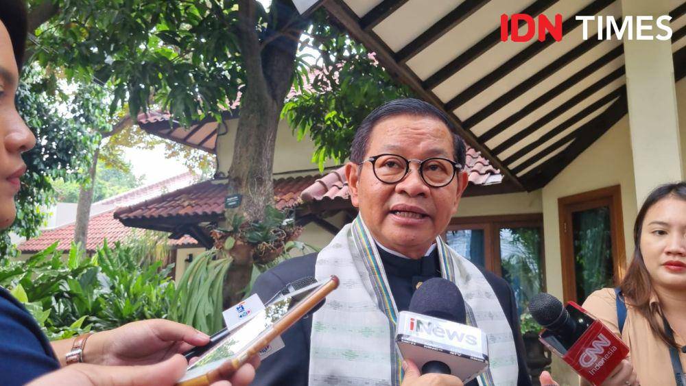 Bakal calon Gubernur DKI Jakarta, Pramono Anung jelang pendaftaran ke KPUD DKI Jakarta pada Rabu (28/8/2024). (IDN Times/Ilman Nafi’an)