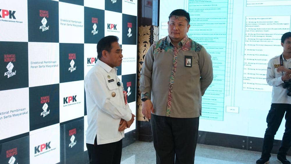 Wakil Wali Kota Banjarmasin, Arifin Noor, bersama pejabat KPK. (IDN Times/Hamdan)