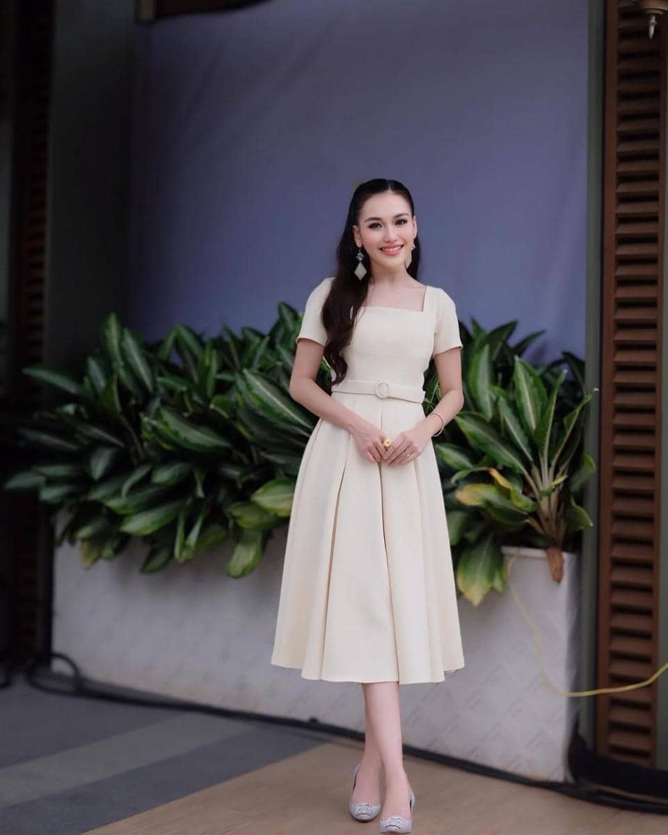 tips styling dress yang timeless (instagram.com/ayutingting92)