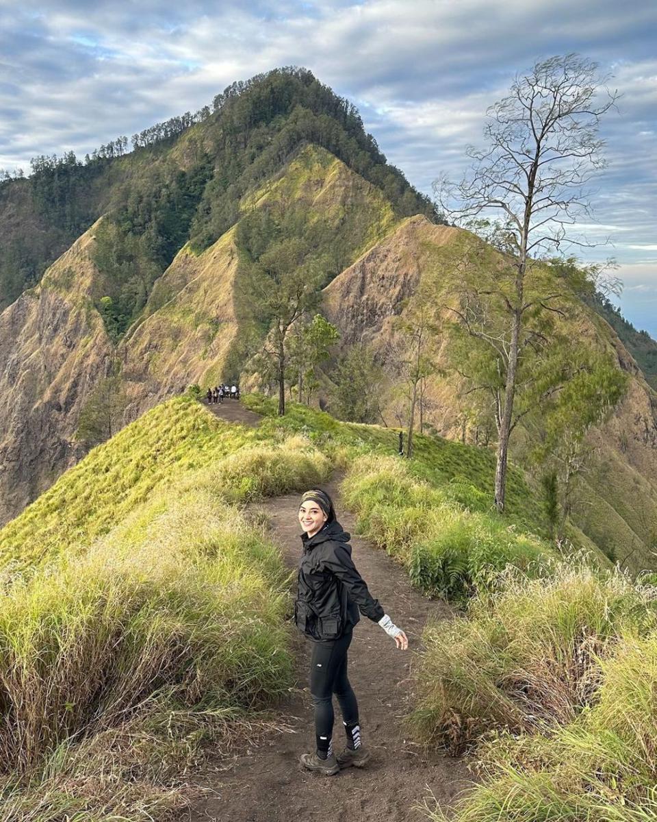 potret Ririn Ekawati dan Ibnu Jamil mendaki (instagram.com/ririnekawati)