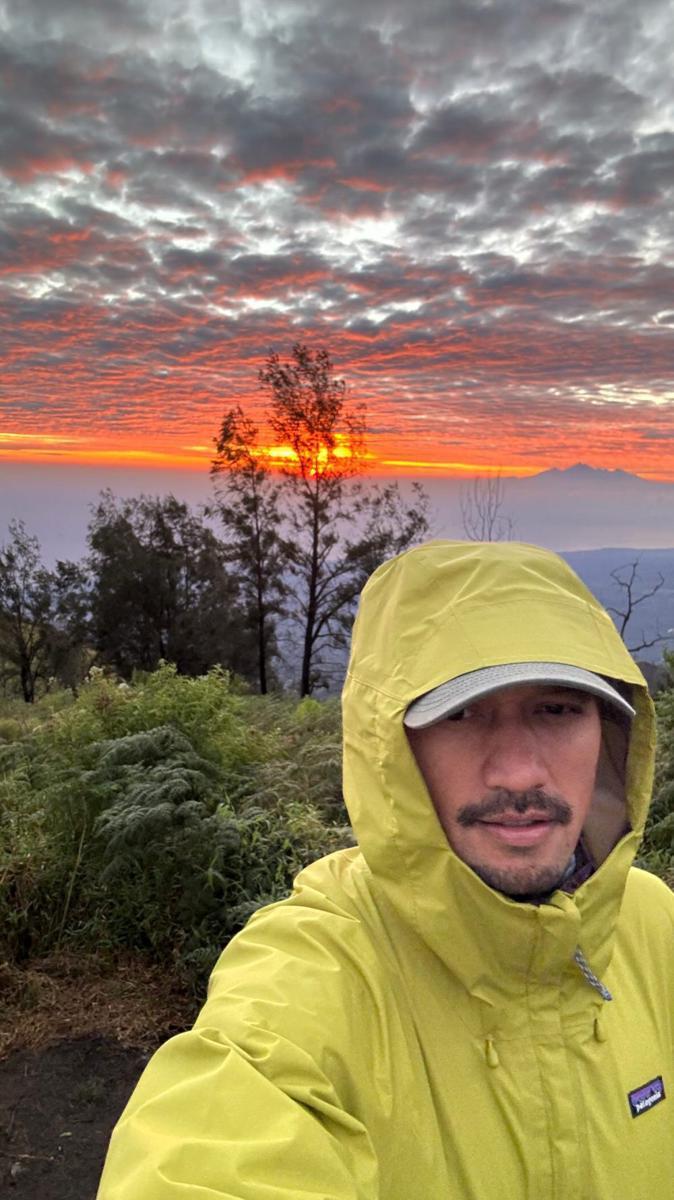 potret Ririn Ekawati dan Ibnu Jamil mendaki (instagram.com/ibnujamilo)