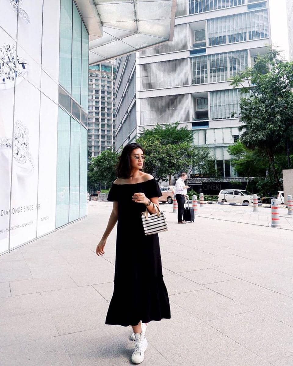 tips styling dress yang timeless (instagram.com/monica.kezia)