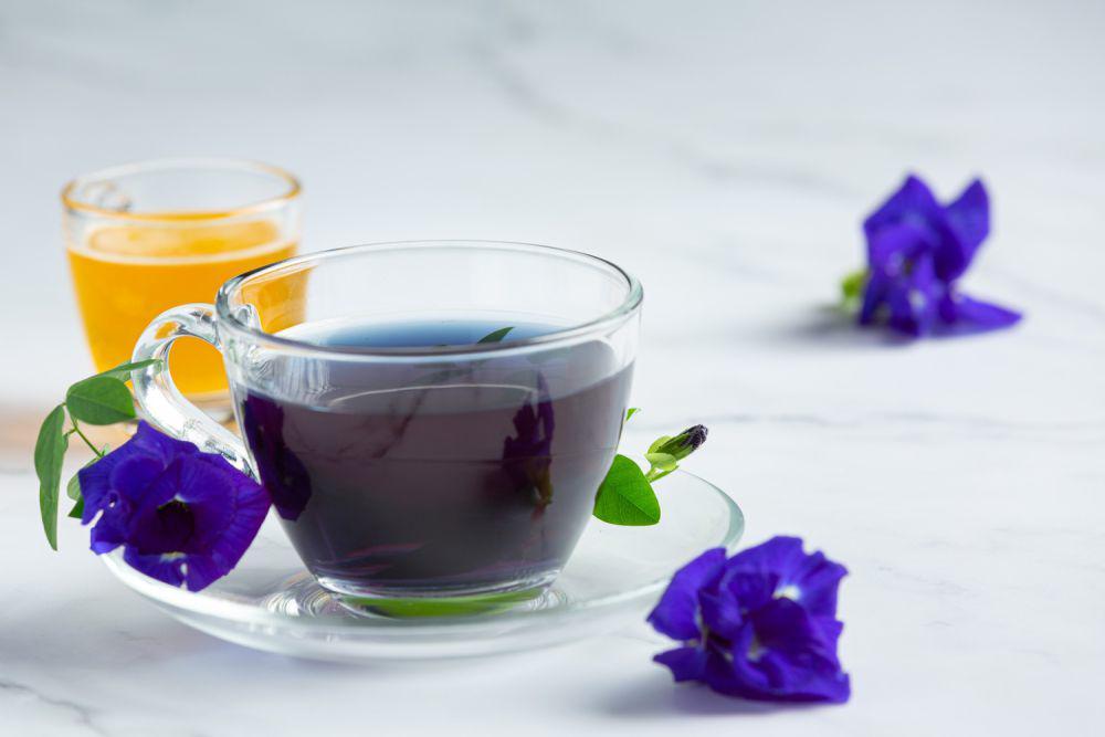 Cup of Butterfly pea flower tea with honey on table (Image by jcomp on Freepik)