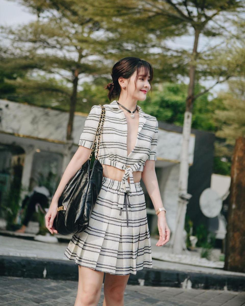 outfit Aom Sushar (instagram.com/aom_sushar)