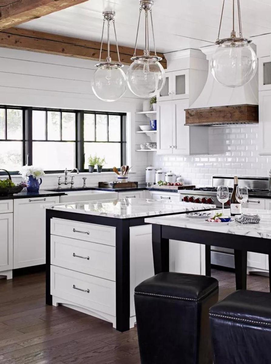 ide desain dapur minimalis kombinasi warna netral (bhg.com)