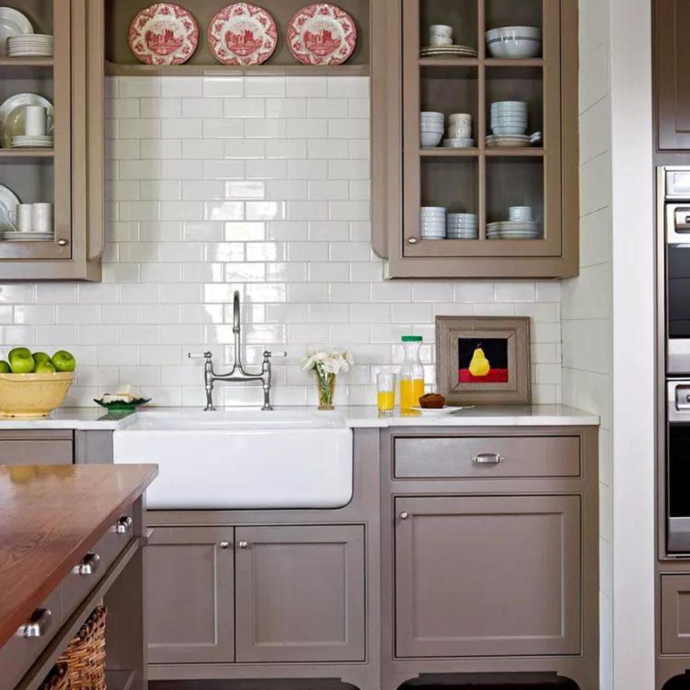 ide desain dapur minimalis kombinasi warna netral (bhg.com)
