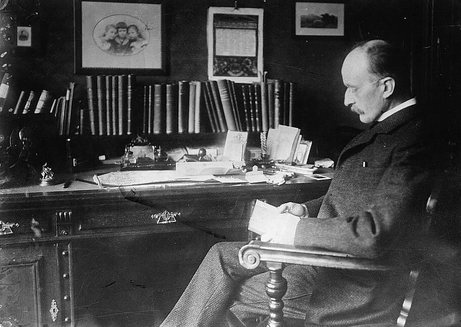 potret Max Planck di ruang kerjanya (commons.wikimedia.org/George Grantham Bain)