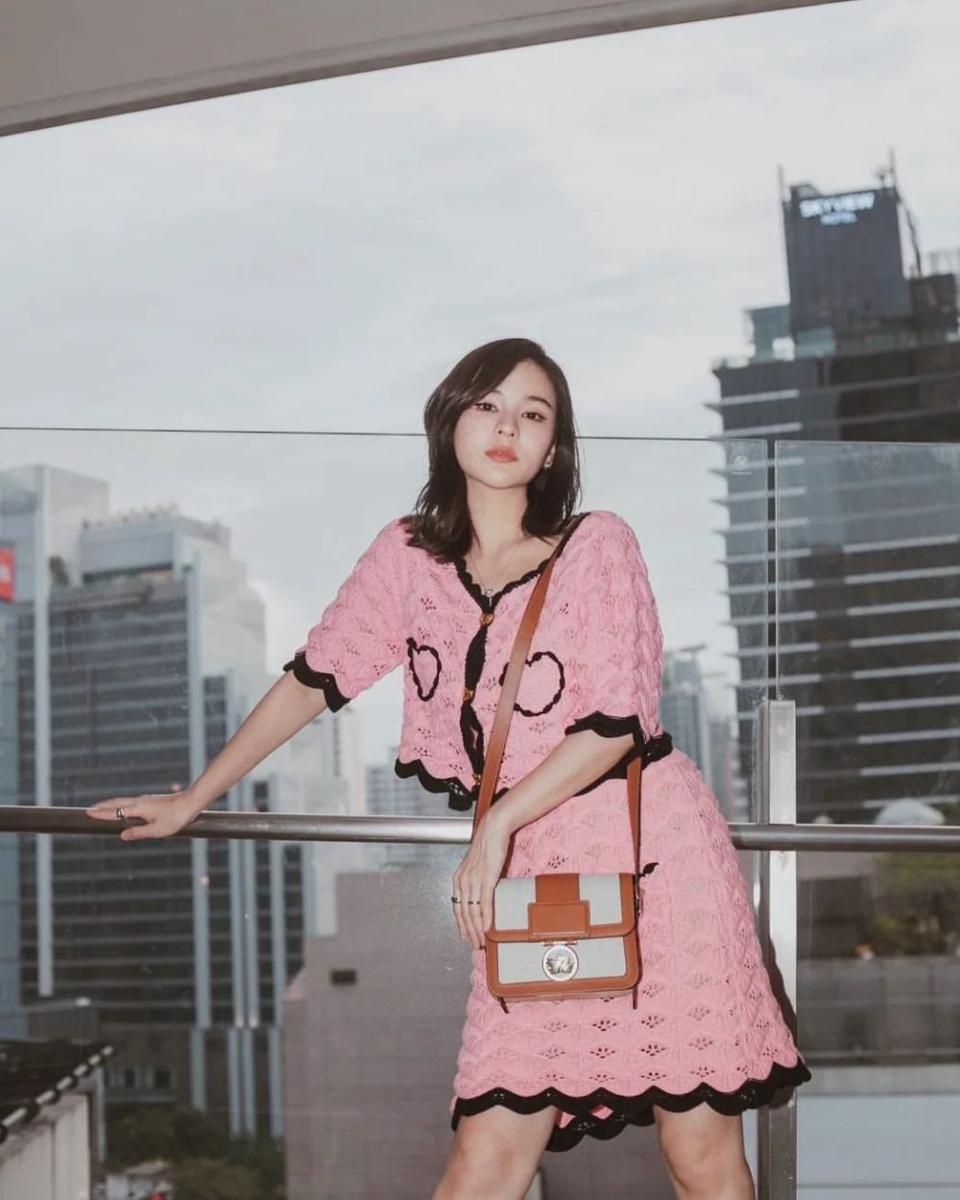 outfit Aom Sushar (instagram.com/aom_sushar)