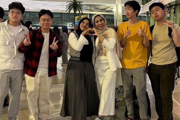 7 Potret Xaviera Pulang ke Korea, Diantar Bestie Clash of Champions