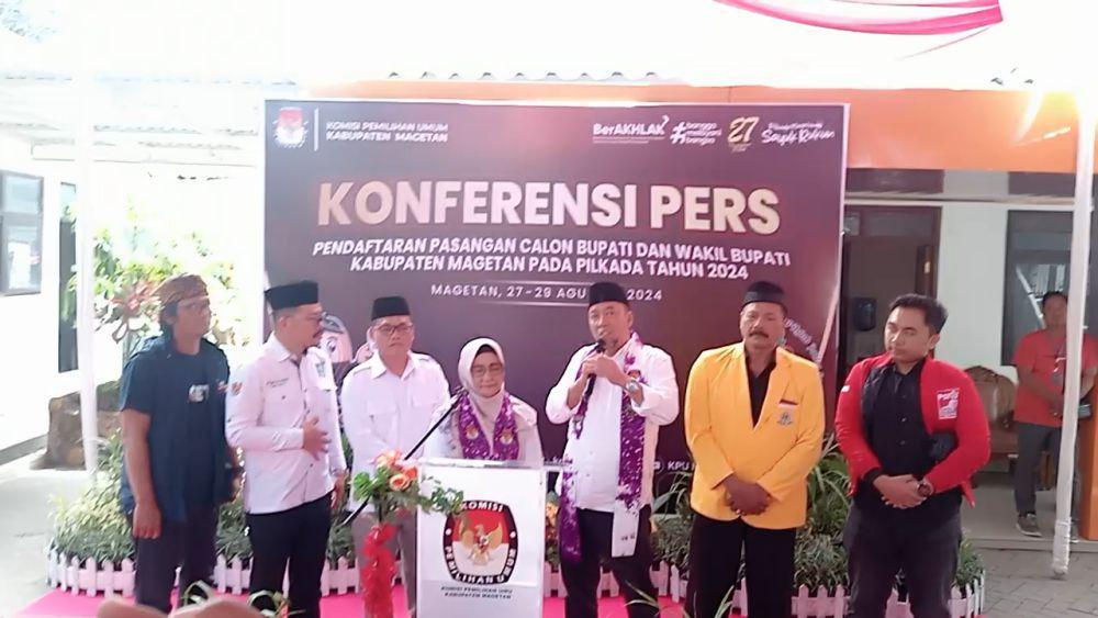 Pasangan Nanik-Suyatni saat memberikan keterangan kepada media. IDN Times/ Riyanto.