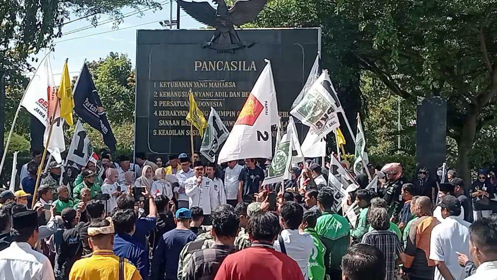 Pasangan Nanik-Suyatni deklarasi di depan tugu Pancasila. IDN Times/ Riyanto.