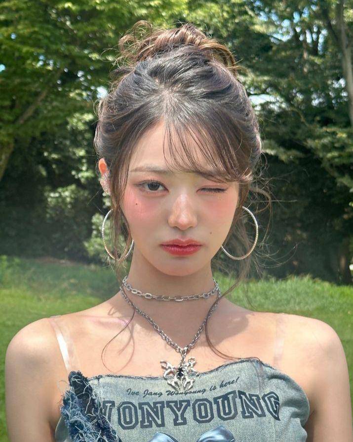 Wonyoung IVE (instagram.com/for_everyoung10)