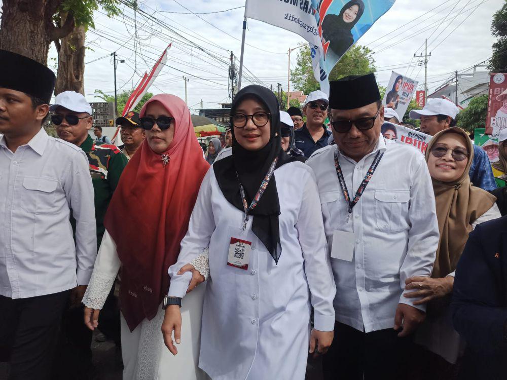 Diusung 16 Partai, Ipuk-Mujiono Mendaftar ke KPU Banyuwangi