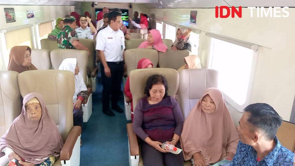 Beberapa tenaga medis penting terdapat di kereta kesehatan daop 5 purwokerto, Rabu (28/8/2024).(IDN Times/Cokie Sutrisno)