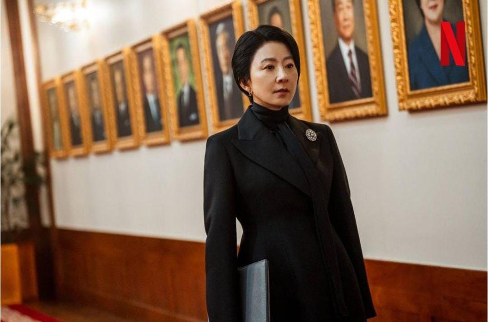 Kim Hee Ae di drama The Whirlwind (instagram.com/netflixkr)