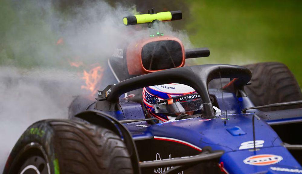 Mobil Logan Sargeant terbakar setelah mengalami insiden saat sesi latihan ketiga GP Belanda 2024. (formula1.com)
