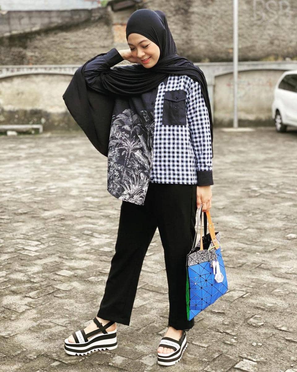 ide mix and match kemeja buat ngantor ala Dian Ayu Lestari (instagram.com/dianayulestari)