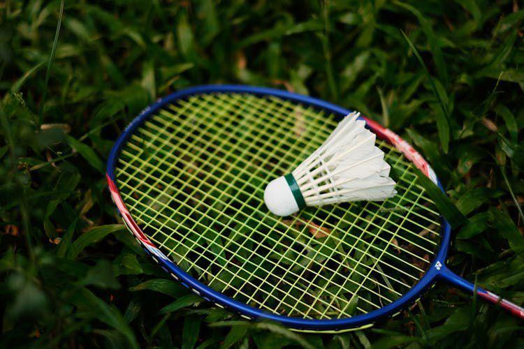 10 Rekomendasi Raket Badminton untuk Smash Keras