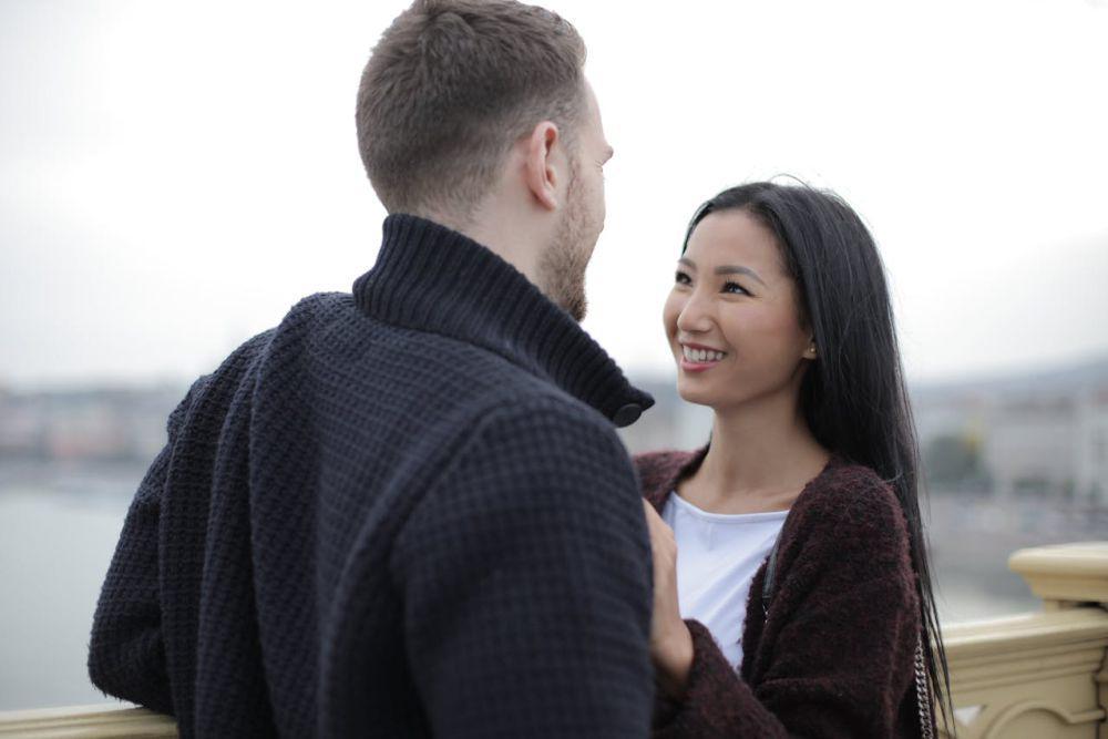 6 Pujian Selain Tampan atau Cantik yang Bikin Pasangan Senang