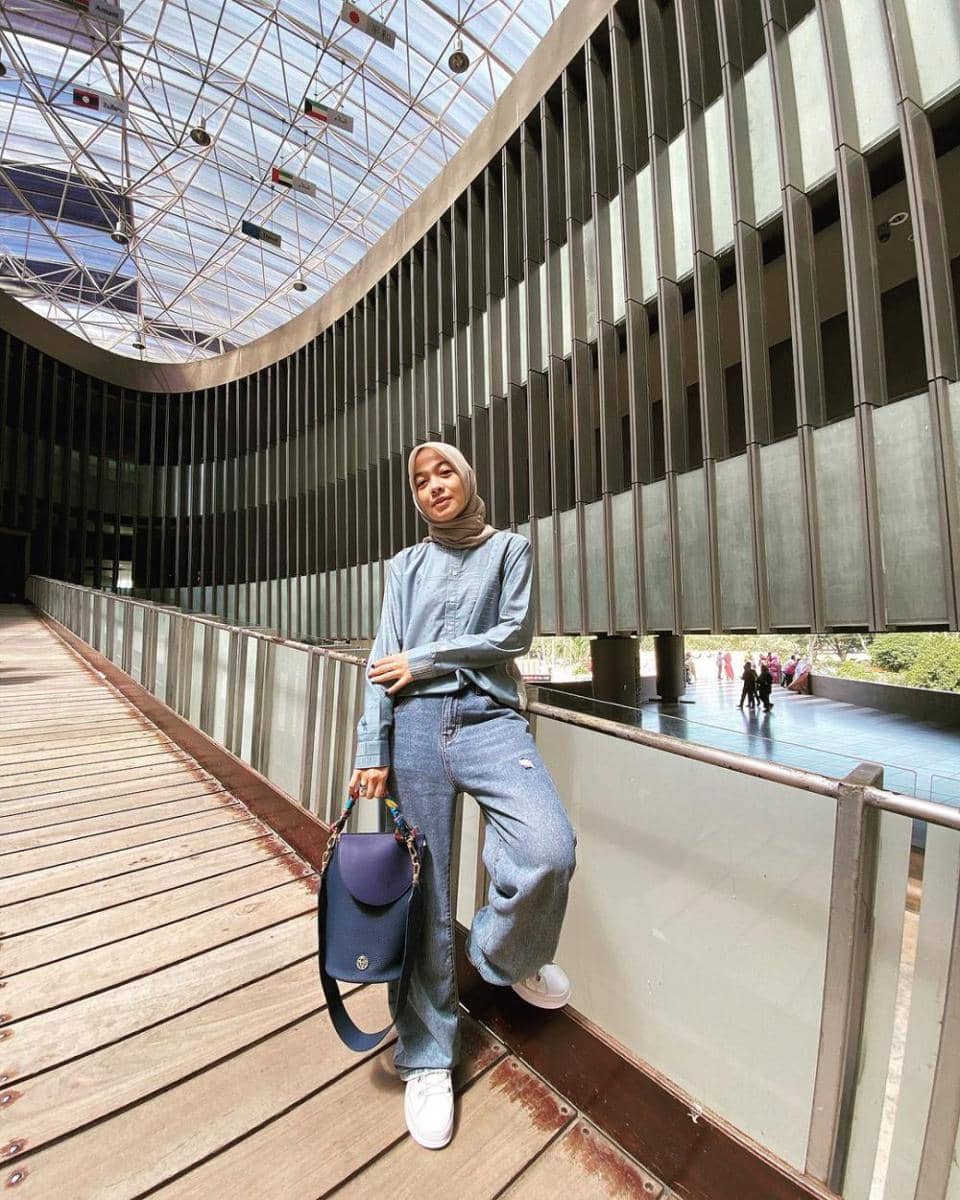 ide mix and match kemeja buat ngantor ala Dian Ayu Lestari (instagram.com/dianayulestari)