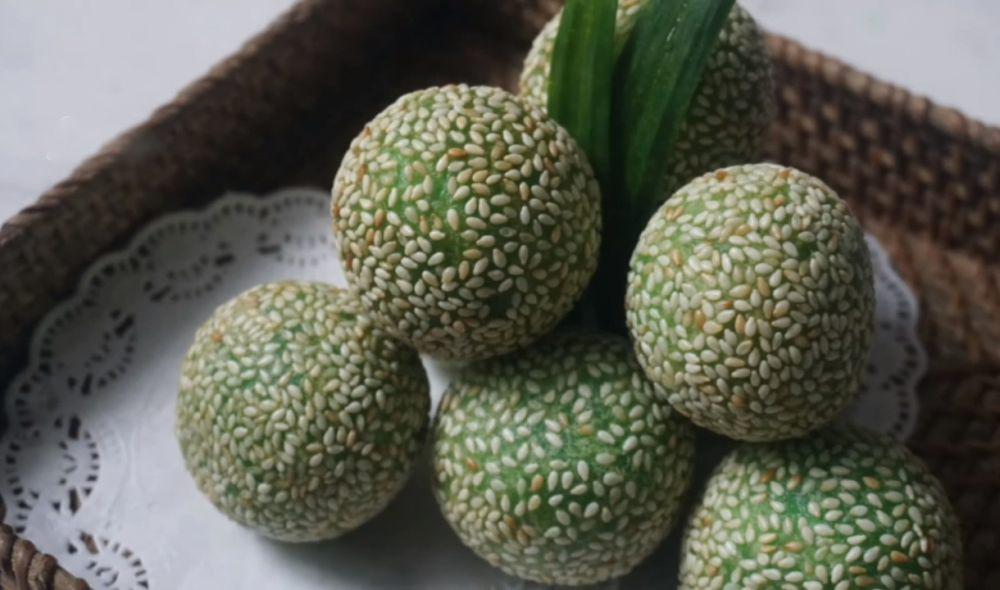Resep Onde-onde Pandan Isi Kacang Hijau yang Manis dan Gurih