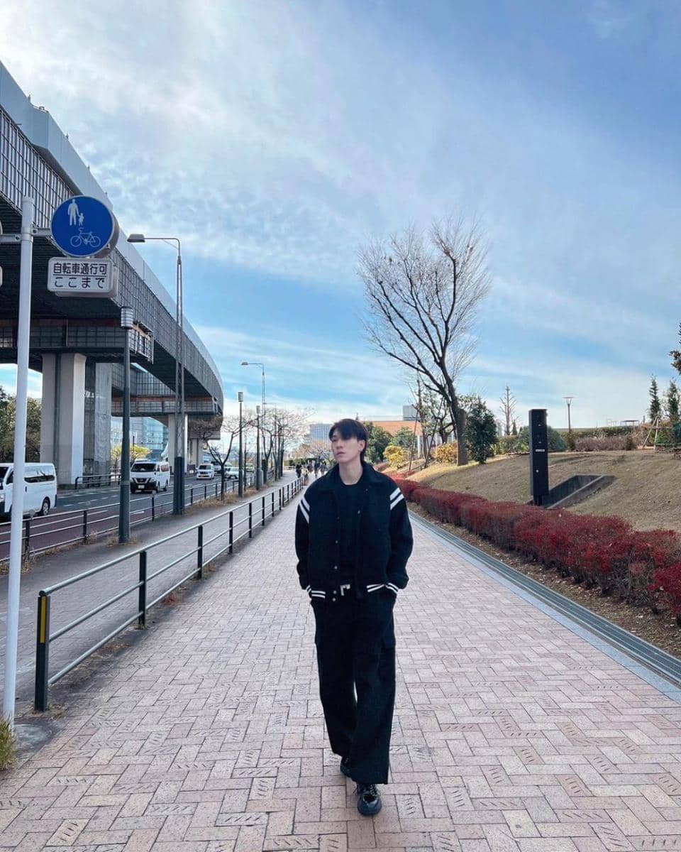 OOTD nuansa hitam ala Nani Hirunkit (instagram.com/hirunkit_)