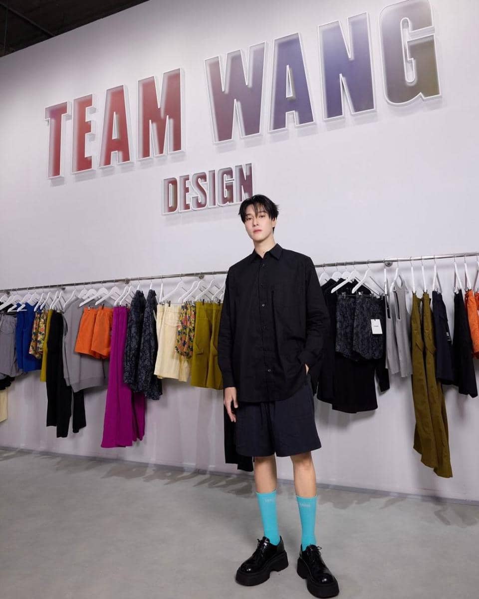 OOTD nuansa hitam ala Nani Hirunkit (instagram.com/hirunkit_)