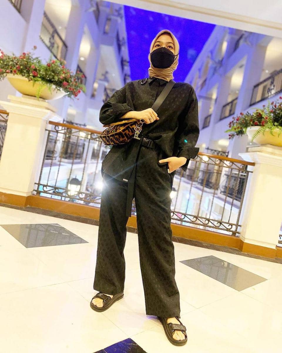 ide mix and match kemeja buat ngantor ala Dian Ayu Lestari (instagram.com/dianayulestari)