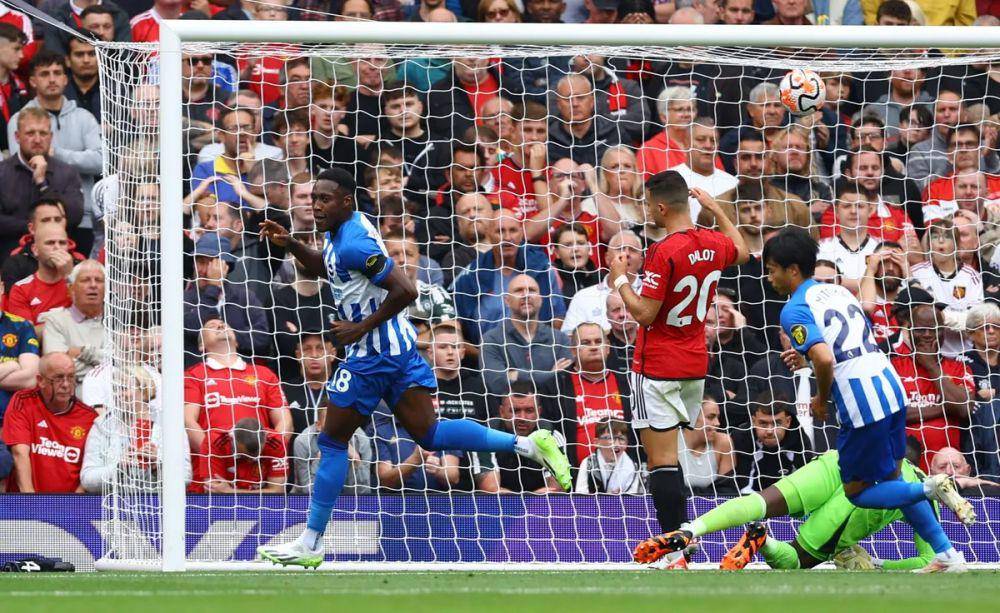 Danny Welbeck merayakan gol ke gawang Manchester United di Premier League 2023/2024. (premierleague.com)