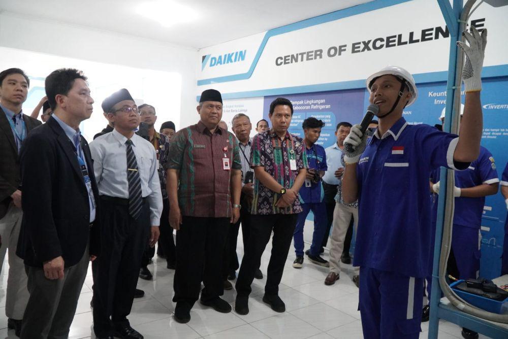 DAIKIN Center of Excellence SMK NU Ungaran: Cetak Tenaga Kerja Unggul