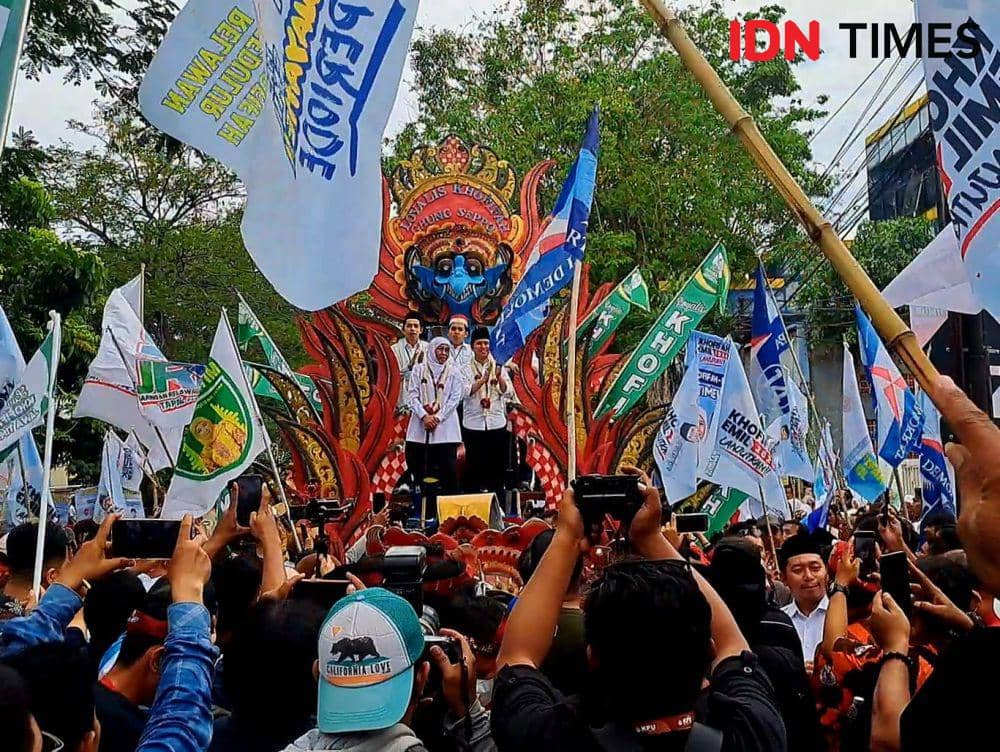Naik Uldaul, Khofifah - Emil Daftar Paslon Gubernur-Wagub Jatim 2024