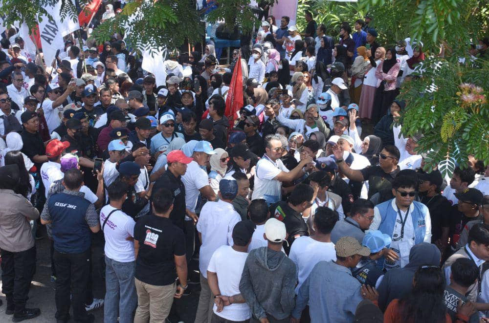 Pasangan bakal calon wali kota dan wakil wali kota Makassar Andi Seto Asapa - Rezki Mulfiati Luthfi mendaftar ke Kantor KPU Makassar, Rabu (28/8/2024). (Dok. Istimewa)