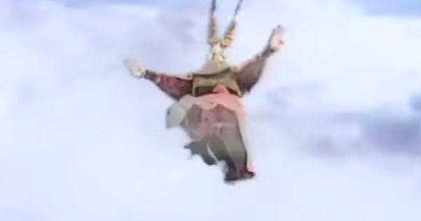 Go Kong terbang saat bertaruh dengan Buddha ( Dok. TVB / Journey to the West )