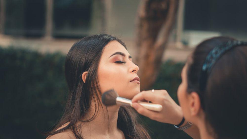 ilustrasi makeup (pexels.com/Lucas Pezeta)