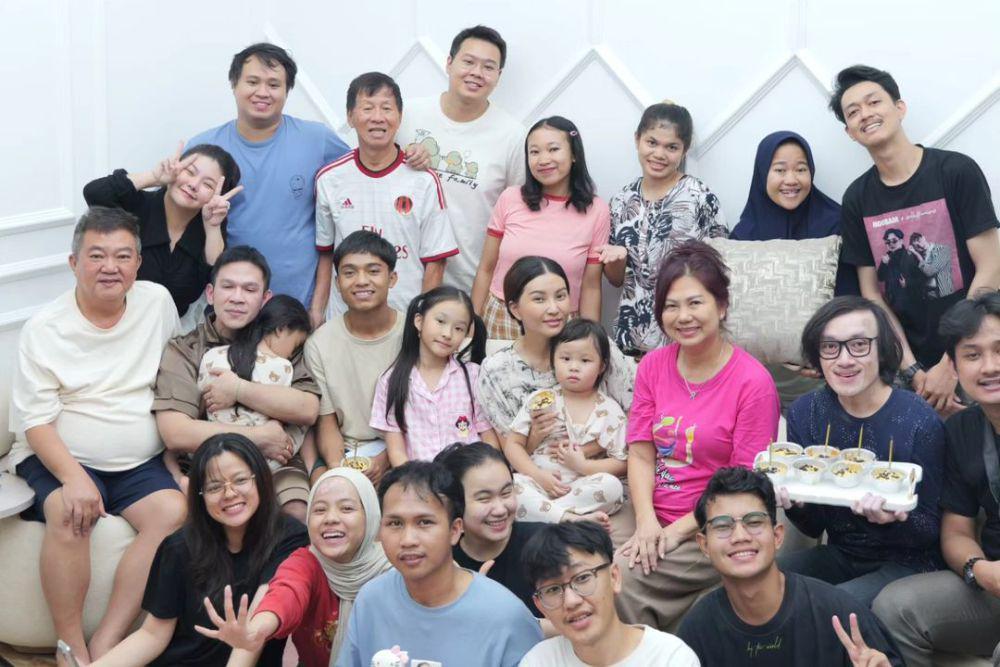7 Potret Ultah ke-35 Sarwendah, Dapat Kejutan saat Live Jualan!