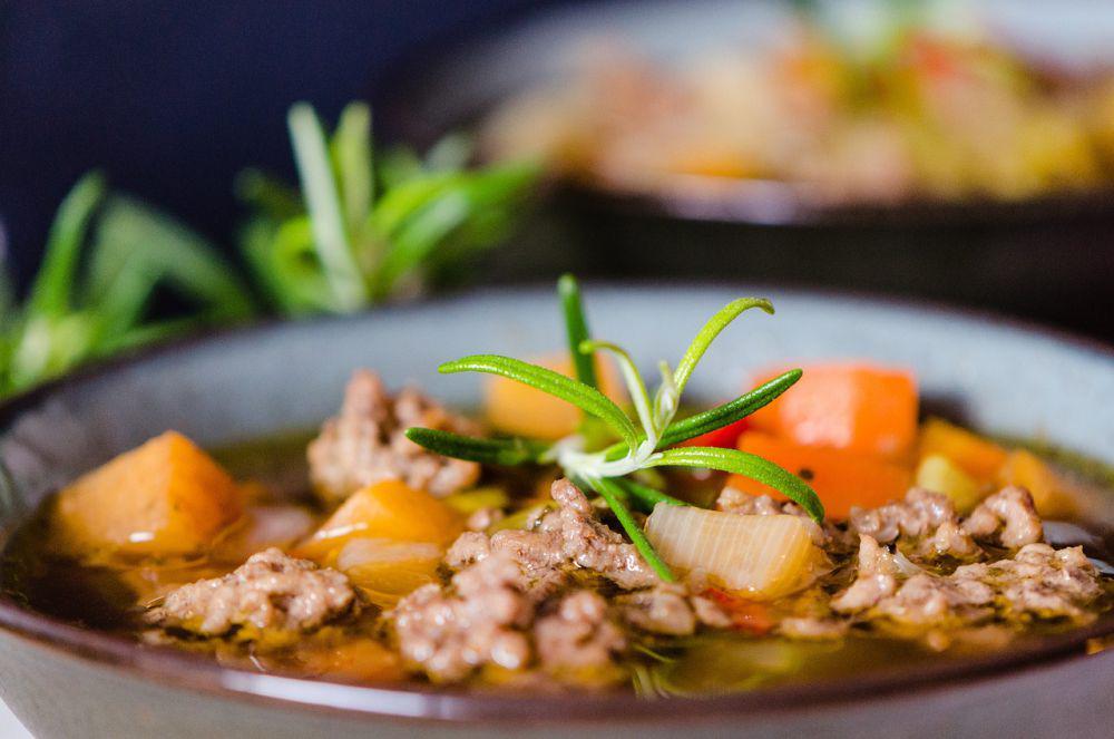Resep Sup Lobak Daging, Kuah Hangatnya Bikin Nyaman Tenggorokan