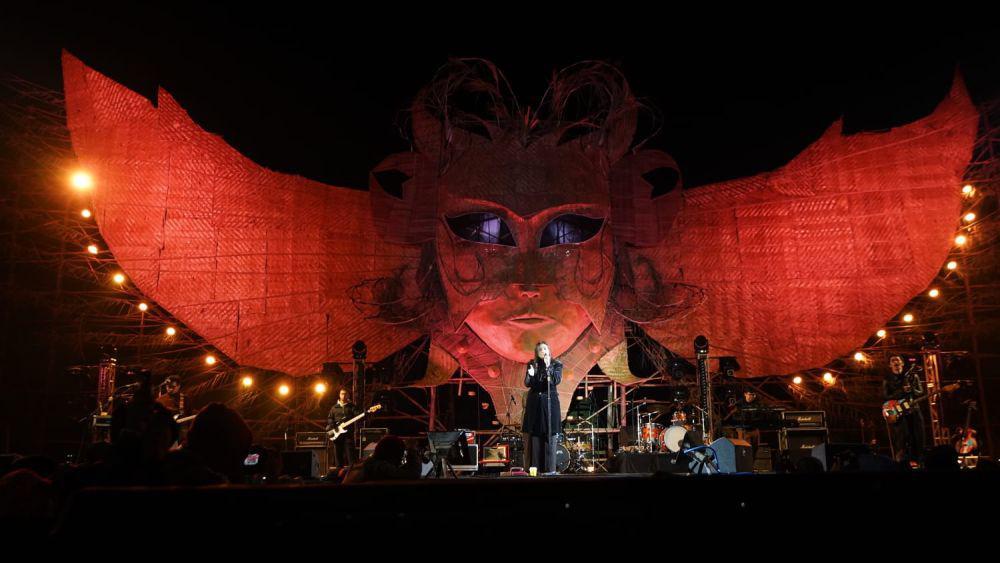 Pertunjukan Jazz Atas Awan menghadirkan konser musik dari sejumlah musisi ternama di tengah suhu dingin dataran tinggi Dieng. (dok. Kemenparekraf)