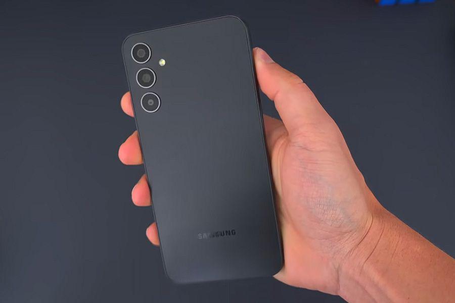 potret Samsung Galaxy A34 5G (dok. youtube.com/TechDaily)