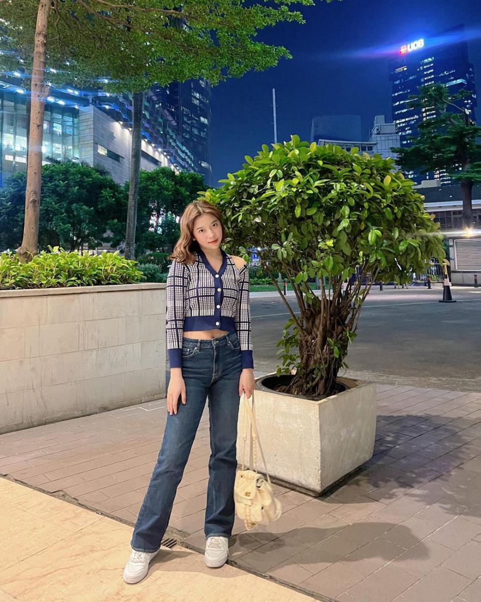 outfit Anggis Devaki (instagram.com/anggisdevakii)