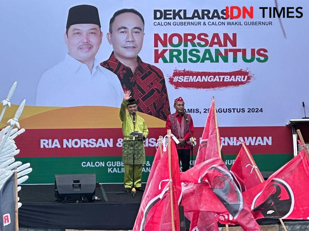Norsan-Krisantus menyapa pendukungnya. (IDN Times/Teri).