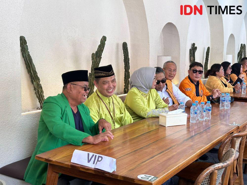 Ria Norsan didampingi istri, Erlina Ria Norsan saat deklarasi. (IDN Times/Teri).