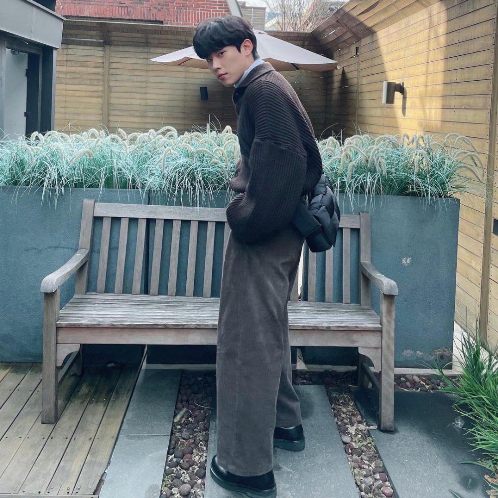 potret OOTD dengan loose pants ala Kim Sung Cheol (instagram.com/sungcheol2)